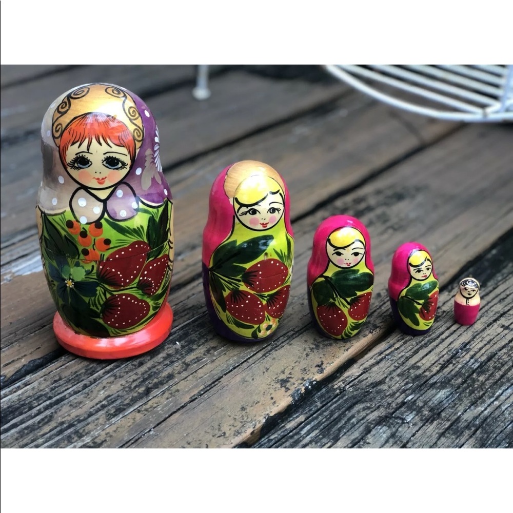 Russian Matryoshka Babushka Nesting Dolls Wood 5 Pcs Stawberry Floral Vintage